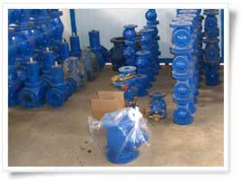 普惠閥門(mén)成品庫(kù)廠(chǎng)景